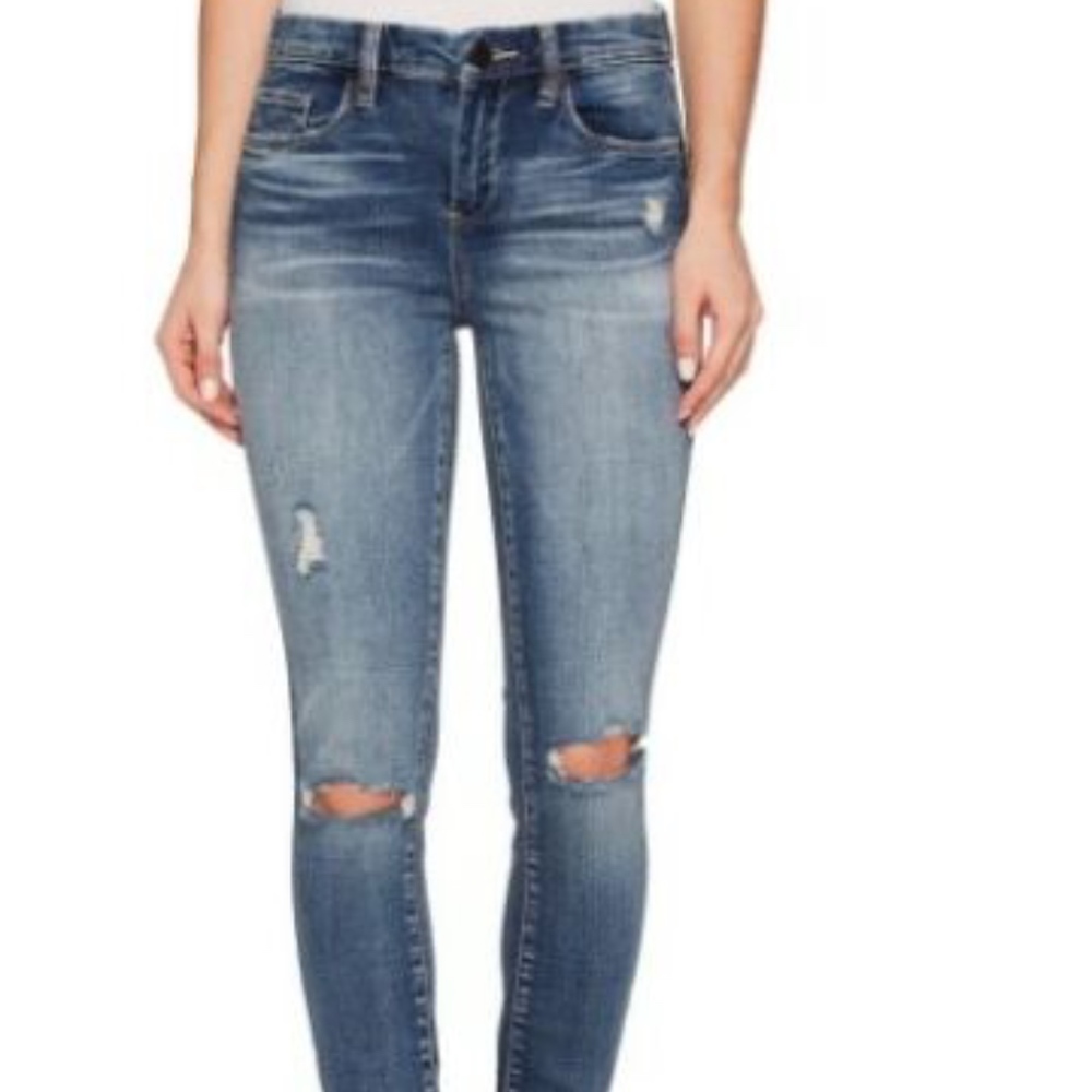 BLANK NYC Mid-Rise Denim Skinny in Wealth Care
